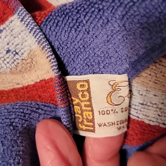 Vintage European towel set - Picture 2 of 4